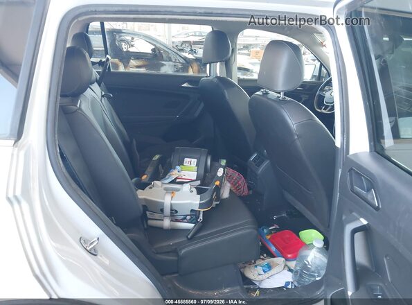 3VV3B7AX8JM183286 2018 VOLKSWAGEN TIGUAN White VIN կոդի պիտակի տեսք