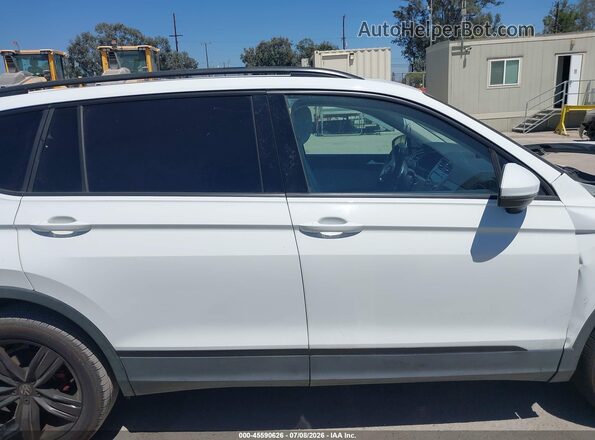 3VV3B7AX8LM003579 2020 VOLKSWAGEN TIGUAN White Widok wnętrza z tyłu