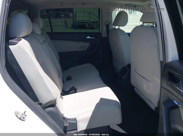 3VV3B7AX8LM003579 2020 VOLKSWAGEN TIGUAN White Widok naklejki z numerem VIN