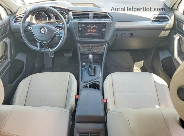 3VV3B7AX8LM032600 2020 VOLKSWAGEN TIGUAN White Vista del salpicadero