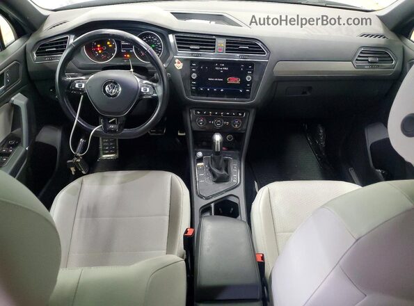3VV3B7AX8LM162473 2020 VOLKSWAGEN TIGUAN Gray Widok deski rozdzielczej