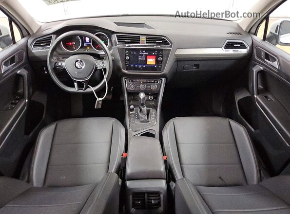 3VV3B7AX8LM182576 2020 VOLKSWAGEN TIGUAN White Vista del salpicadero