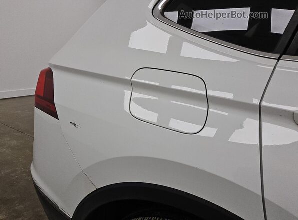 3VV3B7AX8LM182576 2020 VOLKSWAGEN TIGUAN White 