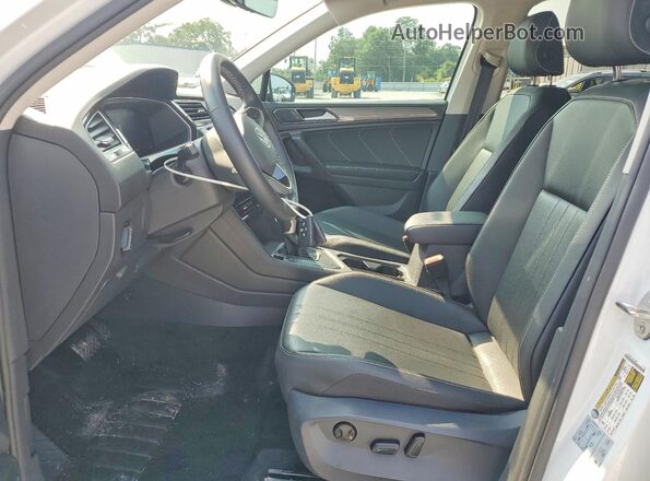 3VV3B7AX8NM044765 2022 VOLKSWAGEN TIGUAN White Widok wnętrza z przodu