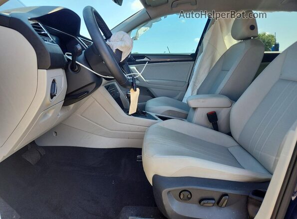 3VV3B7AX8PM045675 2023 VOLKSWAGEN TIGUAN Синий Вид салона спереди