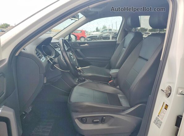 3VV3B7AX9JM029914 2018 VOLKSWAGEN TIGUAN White Vista interior delantera
