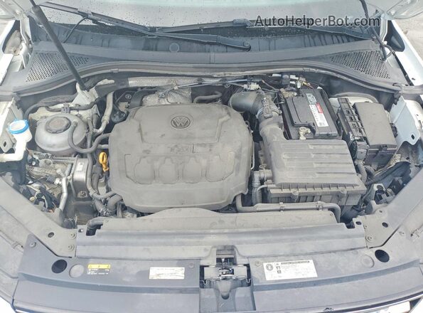 3VV3B7AX9JM029914 2018 VOLKSWAGEN TIGUAN White Vista del compartimento del motor