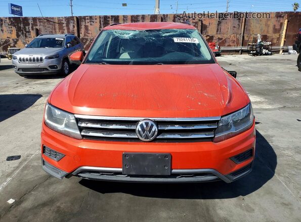 3VV3B7AX9JM162981 2018 VOLKSWAGEN TIGUAN Orange Widok z przodu