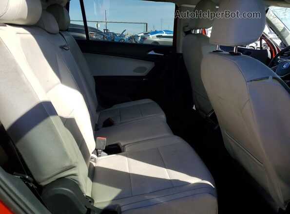 3VV3B7AX9JM162981 2018 VOLKSWAGEN TIGUAN Orange Widok tylnych siedzeń