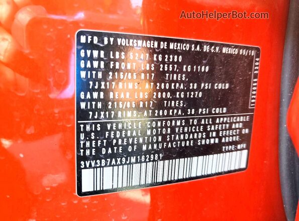 3VV3B7AX9JM162981 2018 VOLKSWAGEN TIGUAN Orange Widok komory silnika