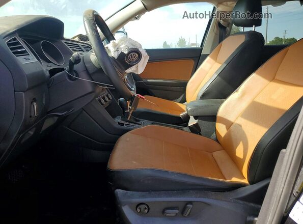3VV3B7AX9JM207241 2018 VOLKSWAGEN TIGUAN Black Widok wnętrza z przodu