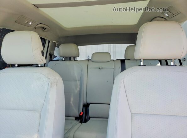 3VV3B7AX9LM018334 2020 VOLKSWAGEN TIGUAN White უკანა სავარძლების ხედი