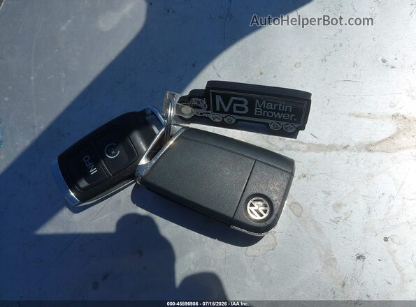3VV3B7AX9LM052855 2020 VOLKSWAGEN TIGUAN Зеленый Вид панели приборов
