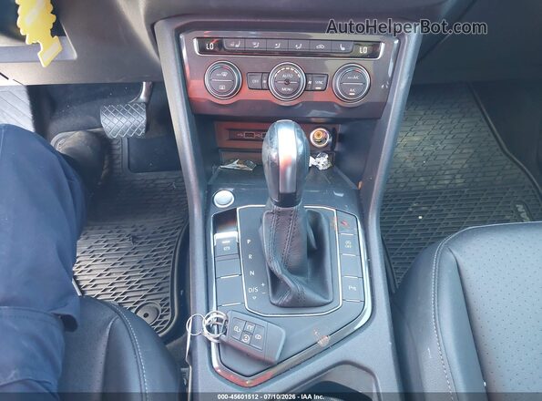 3VV3B7AX9LM105604 2020 VOLKSWAGEN TIGUAN White Widok deski rozdzielczej