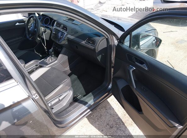 3VV3B7AX9MM079281 2021 VOLKSWAGEN TIGUAN Gray Front interior view