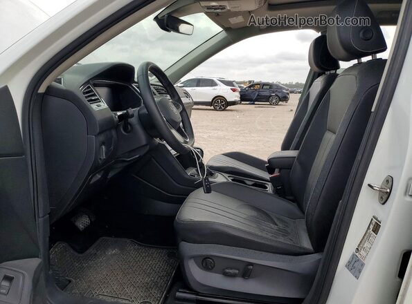 3VV3B7AX9NM059257 2022 VOLKSWAGEN TIGUAN White Widok wnętrza z przodu