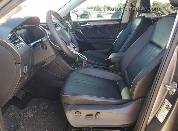 3VV3B7AX9NM125970 2022 VOLKSWAGEN TIGUAN Gray Вид салону спереду