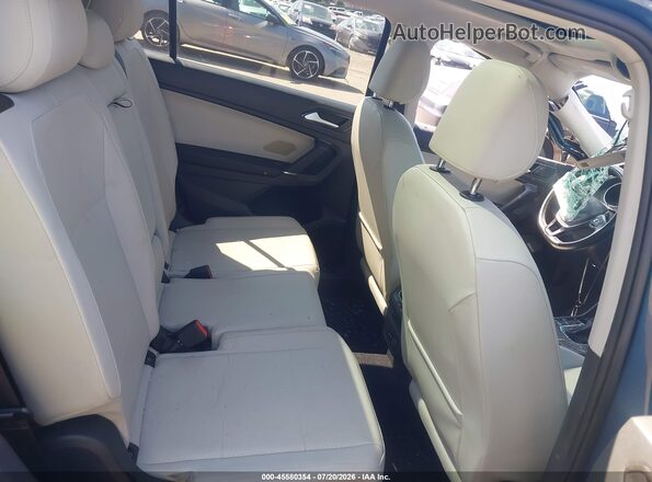 3VV3B7AXXJM039335 2018 VOLKSWAGEN TIGUAN Light Blue Вид наклейки с VIN-кодом