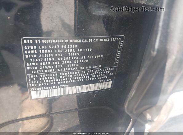 3VV3B7AXXJM067720 2018 VOLKSWAGEN TIGUAN Black ძრავის განყოფილების ხედი