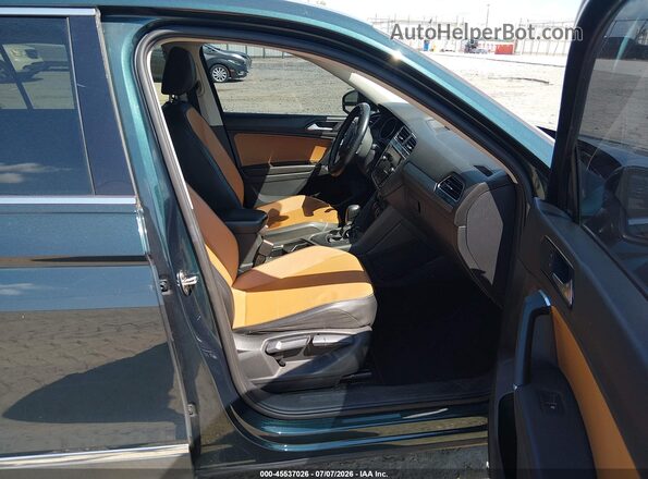 3VV3B7AXXJM207295 2018 VOLKSWAGEN TIGUAN Green წინა სალონის ხედი