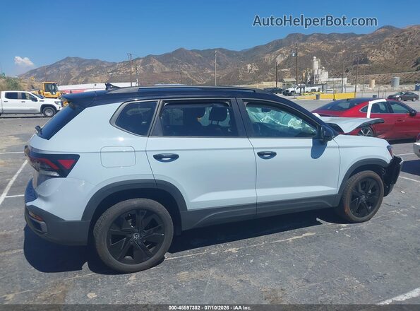 3VV3C7B20SM032234 2025 VOLKSWAGEN TAOS Blue Vista interior trasera