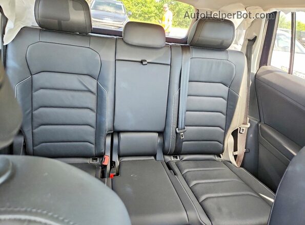 3VV4B7AX0JM185604 2018 VOLKSWAGEN TIGUAN Черный Вид задних сидений