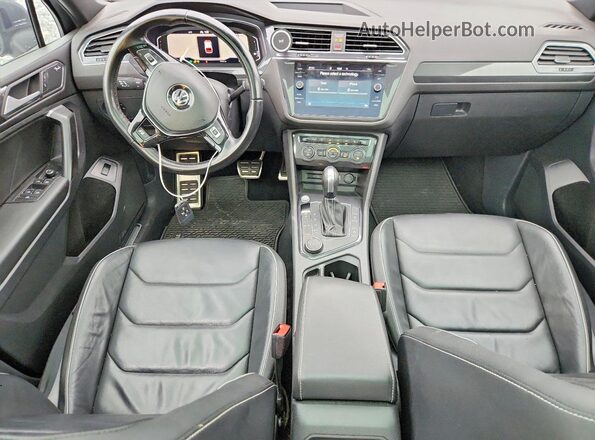 3VV4B7AX1MM109538 2021 VOLKSWAGEN TIGUAN Gray Widok deski rozdzielczej
