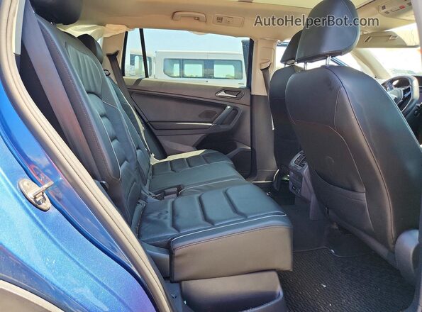 3VV4B7AX2JM174782 2018 VOLKSWAGEN TIGUAN Blue Widok wnętrza z tyłu