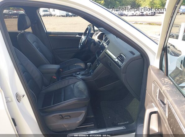 3VV4B7AX2MM157890 2021 VOLKSWAGEN TIGUAN White წინა სალონის ხედი