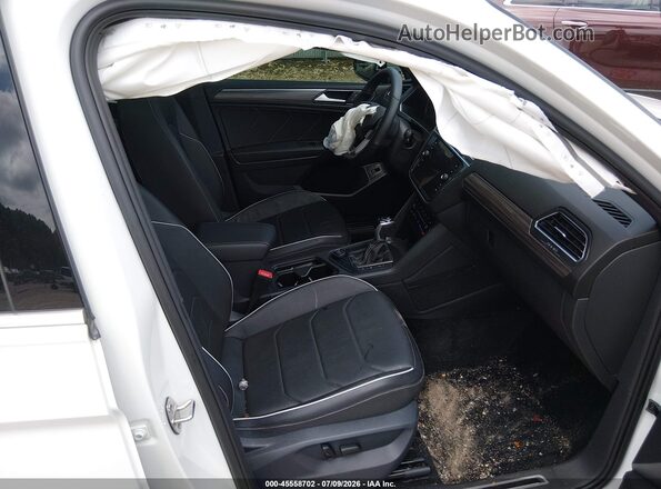3VV4B7AX2NM102471 2022 VOLKSWAGEN TIGUAN White Vista interior delantera