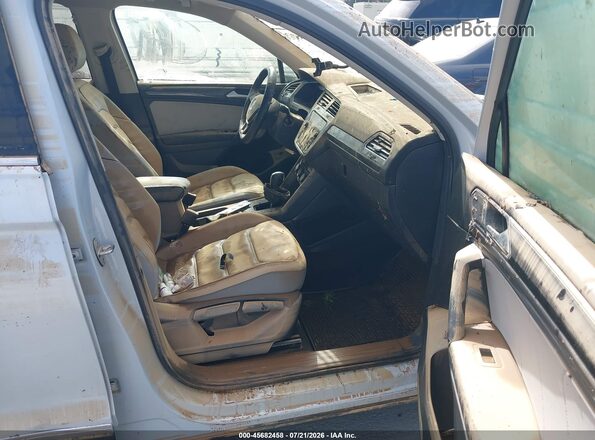 3VV4B7AX4KM015490 2019 VOLKSWAGEN TIGUAN White Front interior view