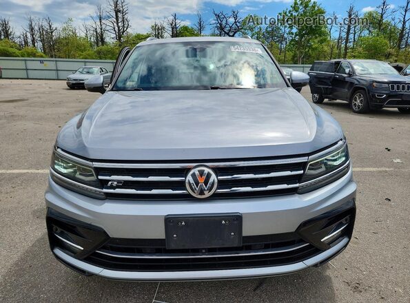 3VV4B7AX4LM135274 2020 VOLKSWAGEN TIGUAN Серебряный Вид спереди