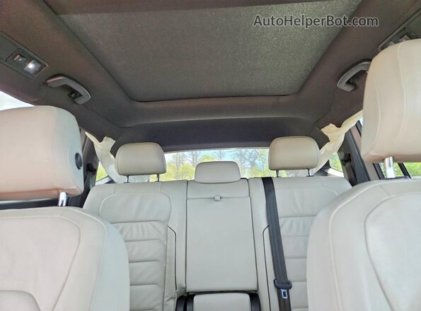 3VV4B7AX4LM135274 2020 VOLKSWAGEN TIGUAN Серебряный Вид задних сидений
