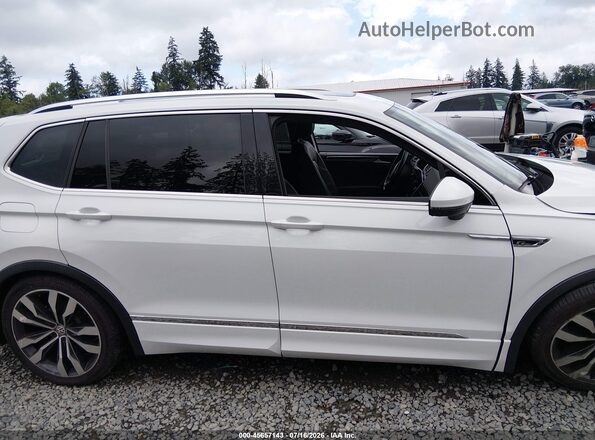 3VV4B7AX6JM201417 2018 VOLKSWAGEN TIGUAN White Вид задньої частини салону