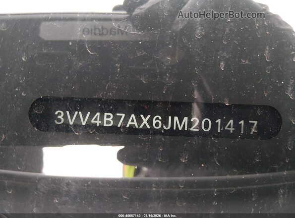 3VV4B7AX6JM201417 2018 VOLKSWAGEN TIGUAN White Вид підкапотного простору