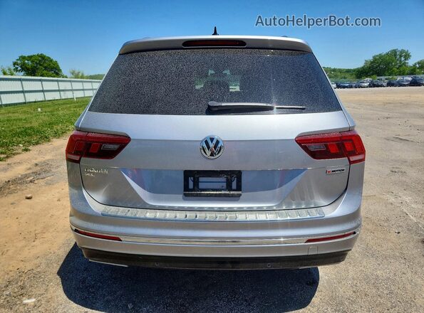 3VV4B7AX6LM047455 2020 VOLKSWAGEN TIGUAN Серебряный Вид сзади