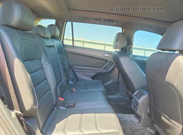 3VV4B7AX6LM047455 2020 VOLKSWAGEN TIGUAN Серебряный Вид задней части салона