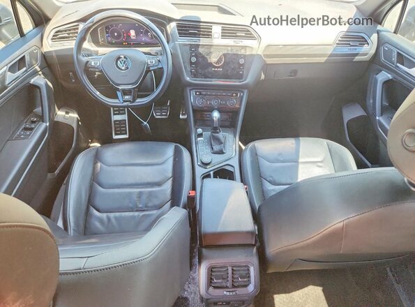 3VV4B7AX6LM047455 2020 VOLKSWAGEN TIGUAN Серебряный Вид панели приборов
