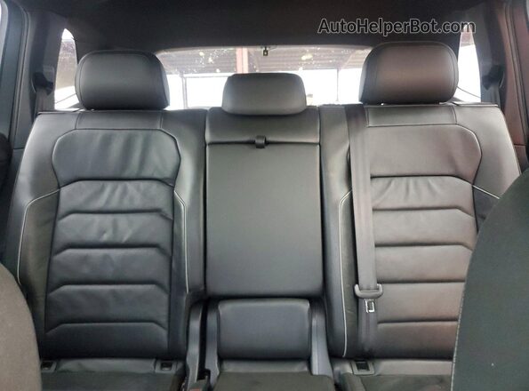 3VV4B7AX6LM073229 2020 VOLKSWAGEN TIGUAN Gray Rear seats view