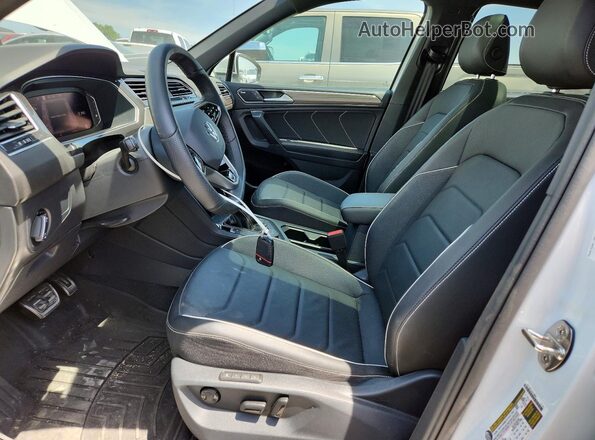 3VV4B7AX7RM114542 2024 VOLKSWAGEN TIGUAN Белый Вид салона спереди