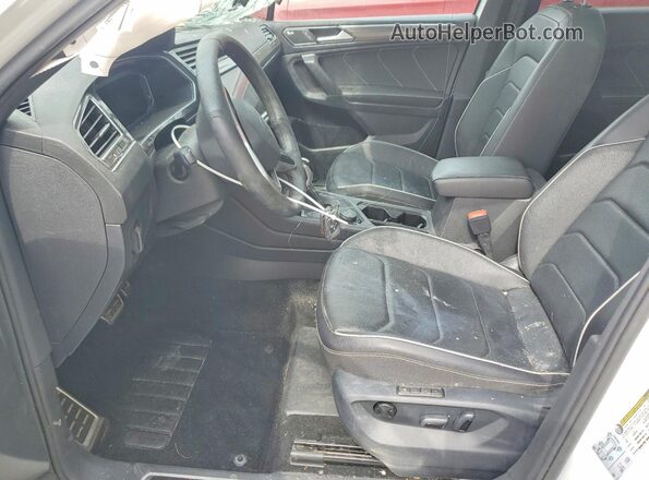 3VV4B7AX8NM045242 2022 VOLKSWAGEN TIGUAN White Widok wnętrza z przodu
