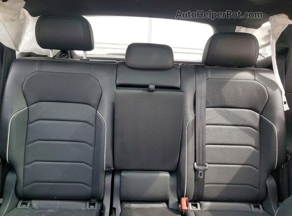 3VV4B7AX8NM045242 2022 VOLKSWAGEN TIGUAN White Widok tylnych siedzeń