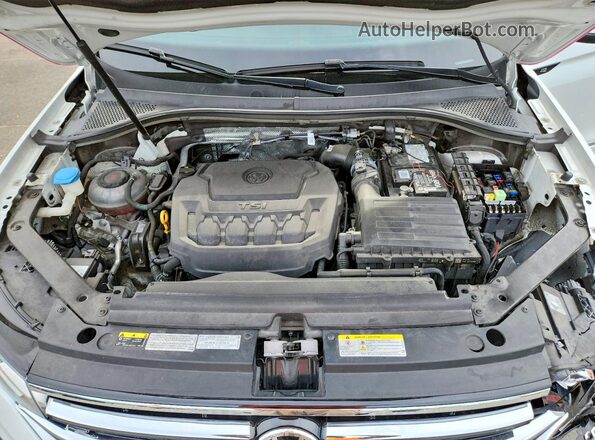 3VV4B7AX9NM063815 2022 VOLKSWAGEN TIGUAN White Vista del compartimento del motor
