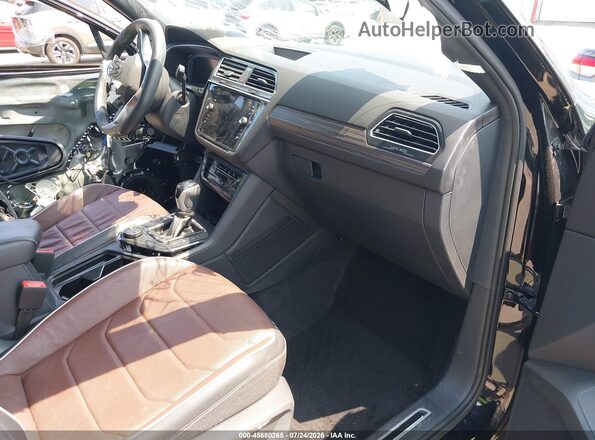 3VV4B7AX9RM106281 2024 VOLKSWAGEN TIGUAN Black Front interior view