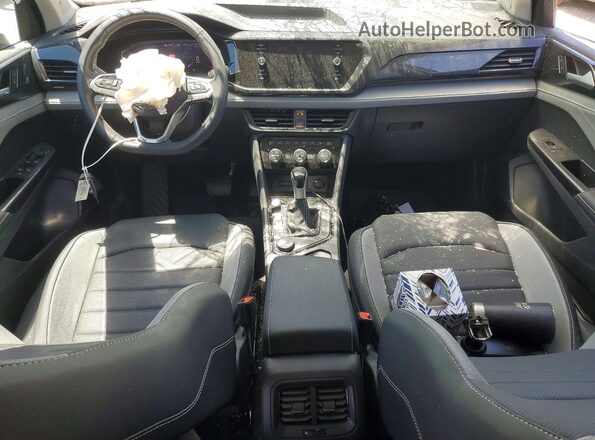 3VV4X7B28RM009755 2024 VOLKSWAGEN TAOS Gray Vista del salpicadero