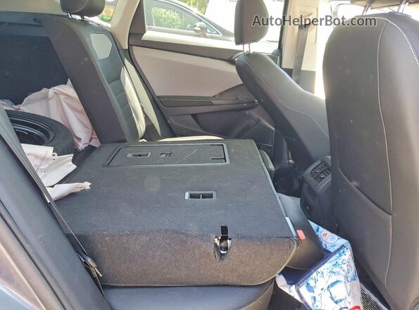 3VV4X7B28RM009755 2024 VOLKSWAGEN TAOS Gray Vista interior trasera