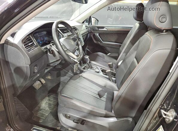 3VV5B7AX7RM210417 2024 VOLKSWAGEN TIGUAN Black Вид салону спереду