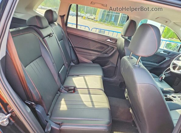 3VV5B7AX7RM212913 2024 VOLKSWAGEN TIGUAN Black Vista interior trasera