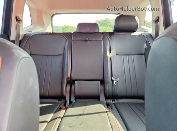 3VV5B7AX7RM212913 2024 VOLKSWAGEN TIGUAN Black Vista de los asientos traseros