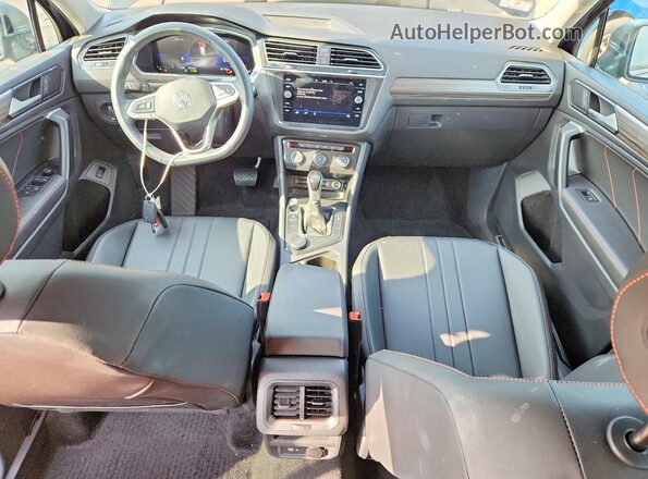 3VV5B7AX7RM212913 2024 VOLKSWAGEN TIGUAN Black Vista del salpicadero
